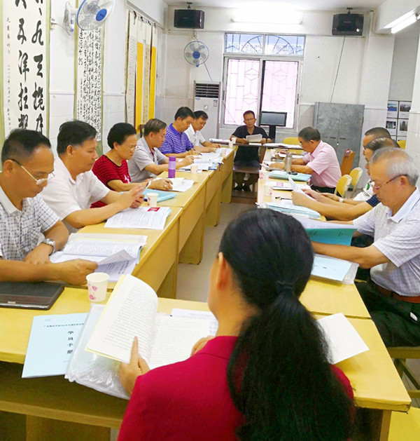 离退休干部党委扩大会暨中心组学习会（2018.9.19）.jpg