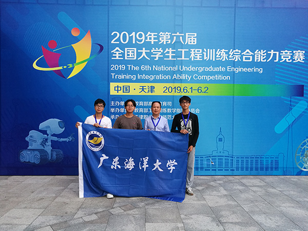 beat365官网选手在参赛现场合影1.jpg