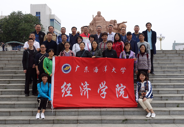 1、教职工合影.JPG