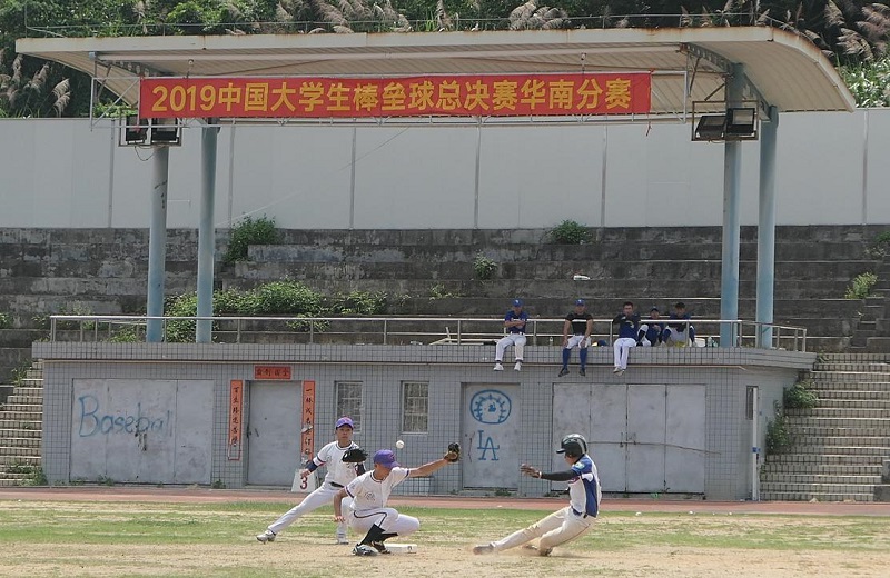 棒球队对阵广体决赛场面.jpg